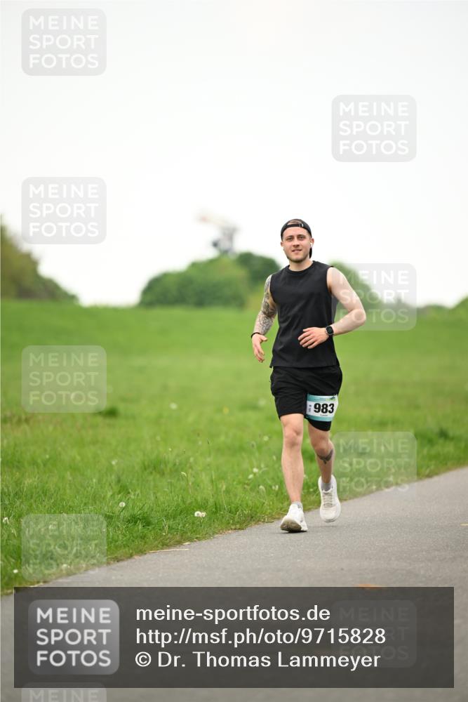 10.05.2026 - 8. Wedeler Halbmarathon Dr. Thomas Lammeyer http://msf.ph/oto/9715828 10.05.2026 12:30:04 Laufen 983 meine-sportfotos.de