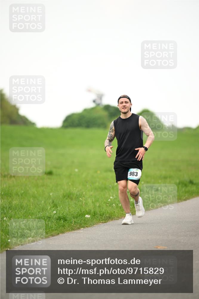 10.05.2026 - 8. Wedeler Halbmarathon Dr. Thomas Lammeyer http://msf.ph/oto/9715829 10.05.2026 12:30:04 Laufen 983 meine-sportfotos.de