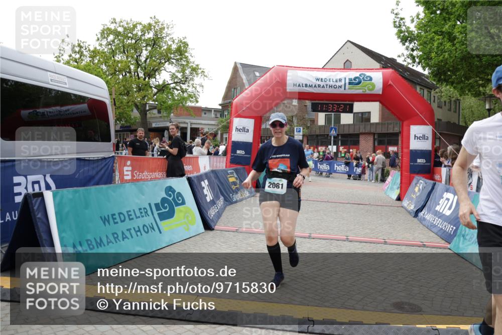 10.05.2026 - 8. Wedeler Halbmarathon Yannick Fuchs http://msf.ph/oto/9715830 10.05.2026 11:33:19 Ziel 86, 742, 2107, 2128 meine-sportfotos.de