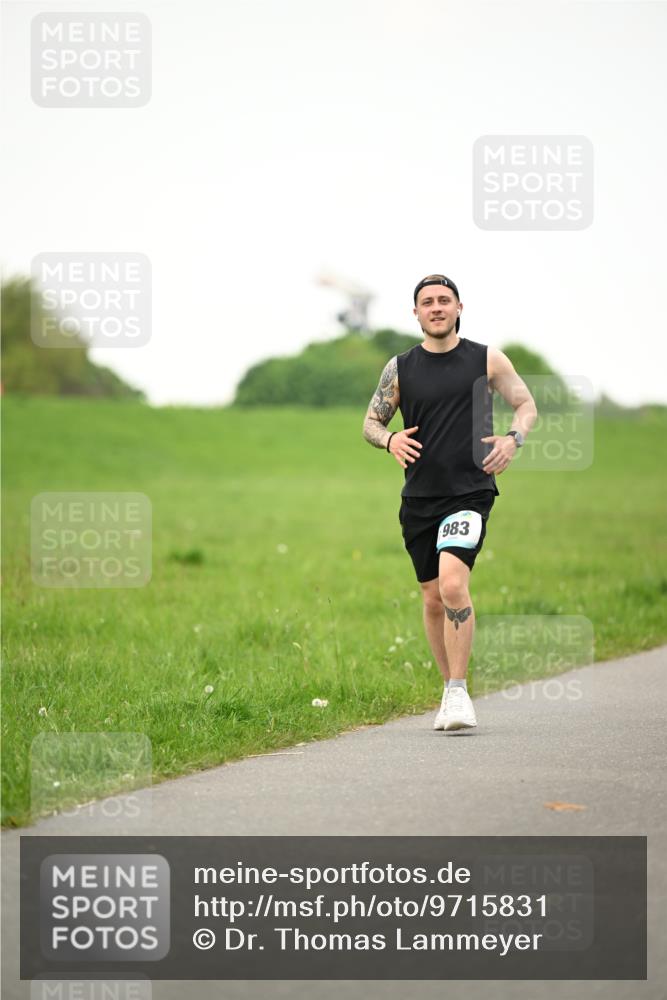 10.05.2026 - 8. Wedeler Halbmarathon Dr. Thomas Lammeyer http://msf.ph/oto/9715831 10.05.2026 12:30:04 Laufen 983 meine-sportfotos.de
