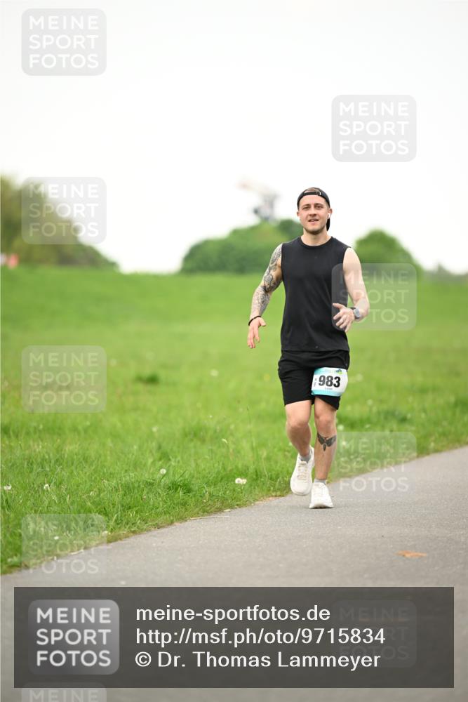 10.05.2026 - 8. Wedeler Halbmarathon Dr. Thomas Lammeyer http://msf.ph/oto/9715834 10.05.2026 12:30:04 Laufen 983 meine-sportfotos.de