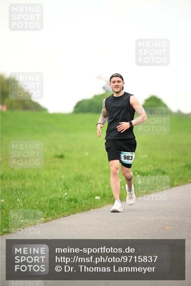 10.05.2026 - 8. Wedeler Halbmarathon Dr. Thomas Lammeyer http://msf.ph/oto/9715837 10.05.2026 12:30:05 Laufen 983 meine-sportfotos.de