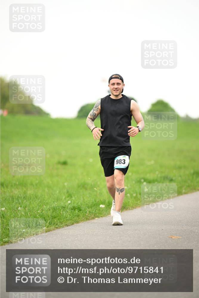 10.05.2026 - 8. Wedeler Halbmarathon Dr. Thomas Lammeyer http://msf.ph/oto/9715841 10.05.2026 12:30:05 Laufen 983 meine-sportfotos.de