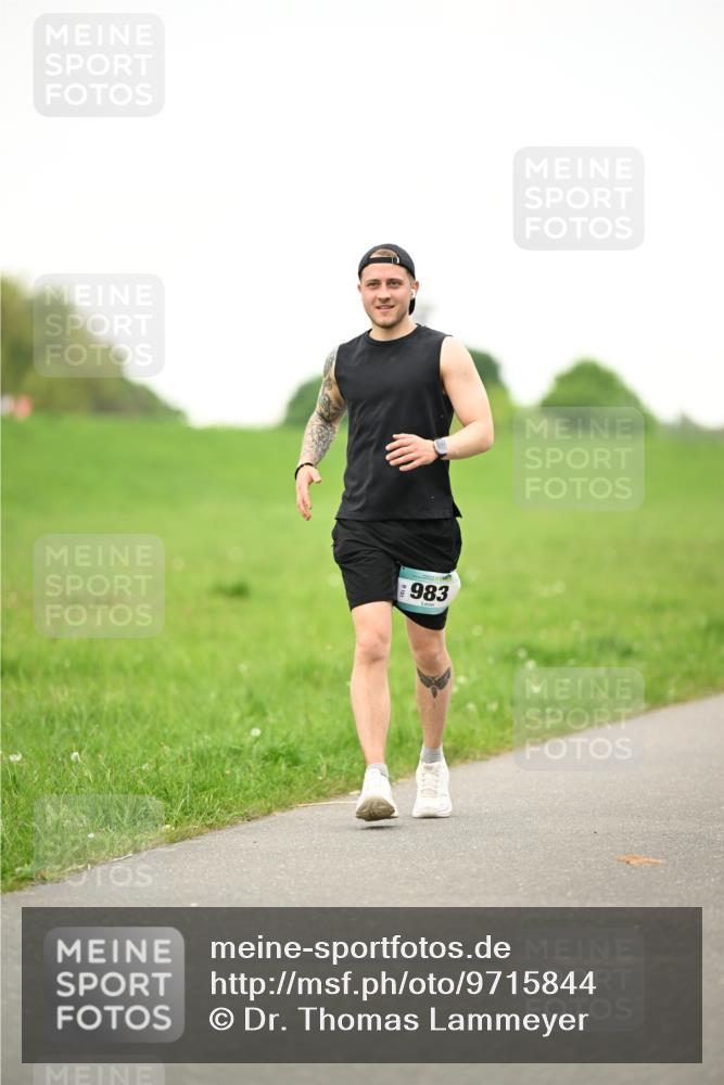 10.05.2026 - 8. Wedeler Halbmarathon Dr. Thomas Lammeyer http://msf.ph/oto/9715844 10.05.2026 12:30:05 Laufen 983 meine-sportfotos.de