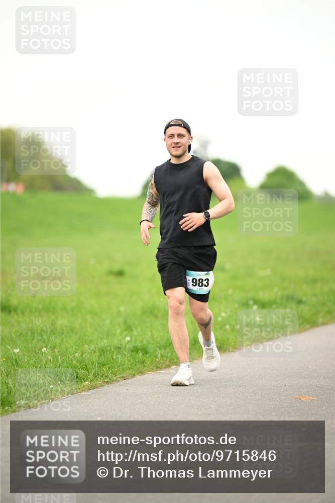 10.05.2026 - 8. Wedeler Halbmarathon Dr. Thomas Lammeyer http://msf.ph/oto/9715846 10.05.2026 12:30:05 Laufen 983 meine-sportfotos.de