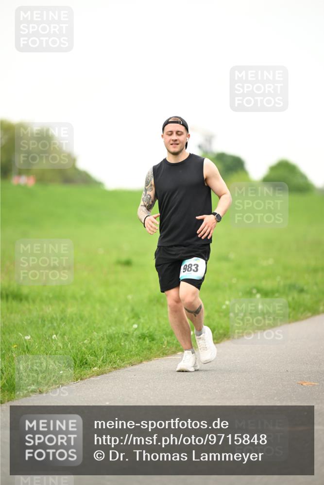 10.05.2026 - 8. Wedeler Halbmarathon Dr. Thomas Lammeyer http://msf.ph/oto/9715848 10.05.2026 12:30:06 Laufen 983 meine-sportfotos.de