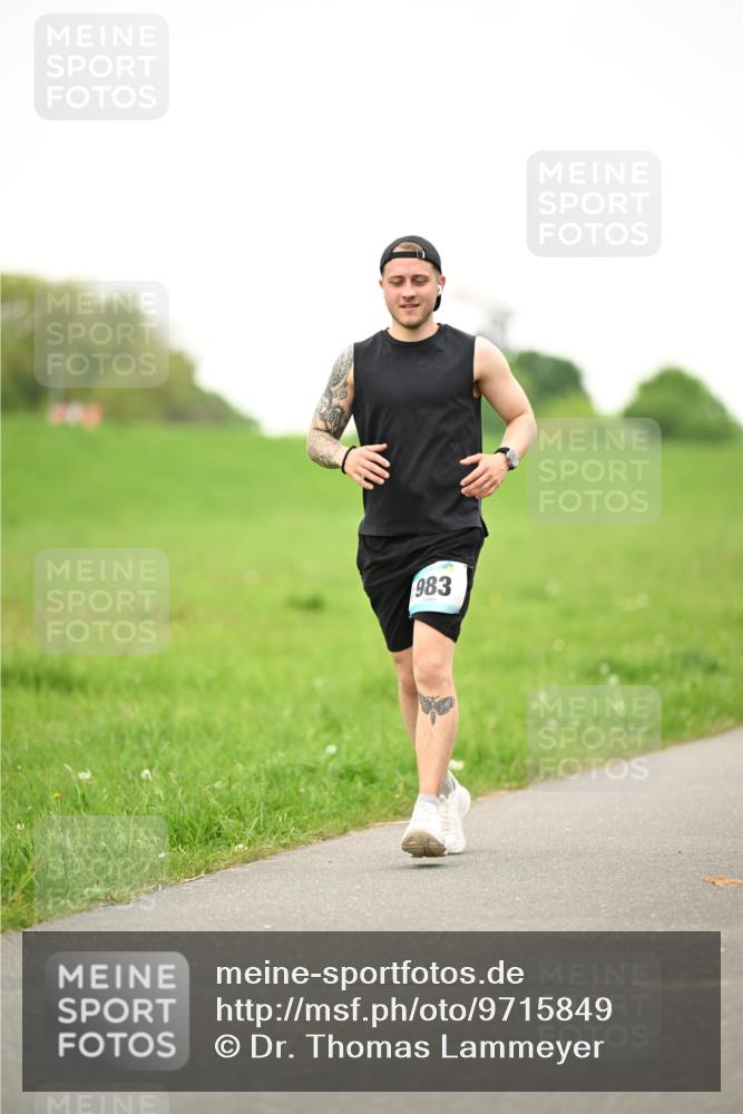10.05.2026 - 8. Wedeler Halbmarathon Dr. Thomas Lammeyer http://msf.ph/oto/9715849 10.05.2026 12:30:06 Laufen 983 meine-sportfotos.de