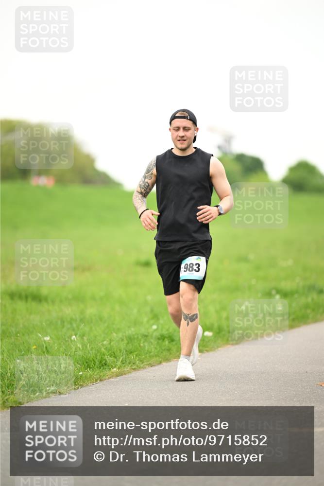 10.05.2026 - 8. Wedeler Halbmarathon Dr. Thomas Lammeyer http://msf.ph/oto/9715852 10.05.2026 12:30:06 Laufen 983 meine-sportfotos.de