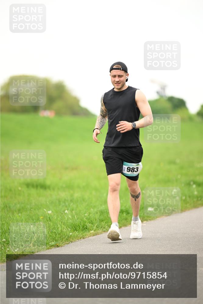 10.05.2026 - 8. Wedeler Halbmarathon Dr. Thomas Lammeyer http://msf.ph/oto/9715854 10.05.2026 12:30:06 Laufen 983 meine-sportfotos.de