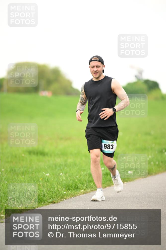 10.05.2026 - 8. Wedeler Halbmarathon Dr. Thomas Lammeyer http://msf.ph/oto/9715855 10.05.2026 12:30:06 Laufen 983 meine-sportfotos.de