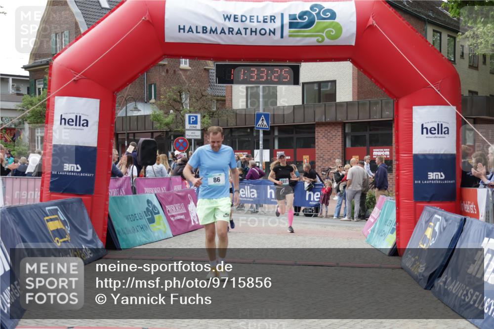10.05.2026 - 8. Wedeler Halbmarathon Yannick Fuchs http://msf.ph/oto/9715856 10.05.2026 11:33:23 Ziel 86, 2226, 2227 meine-sportfotos.de