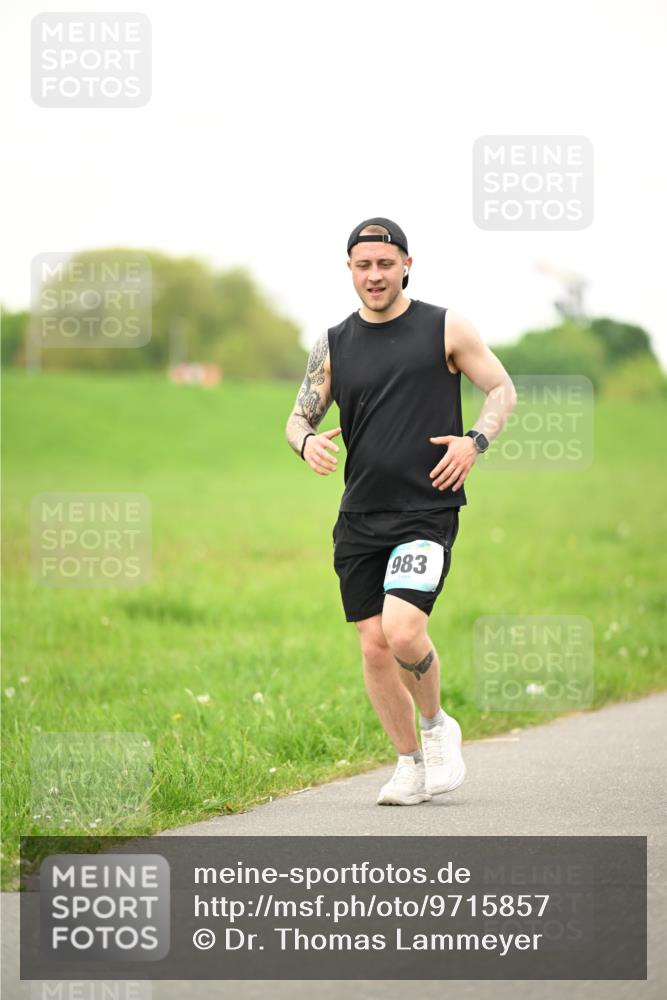 10.05.2026 - 8. Wedeler Halbmarathon Dr. Thomas Lammeyer http://msf.ph/oto/9715857 10.05.2026 12:30:06 Laufen 983 meine-sportfotos.de