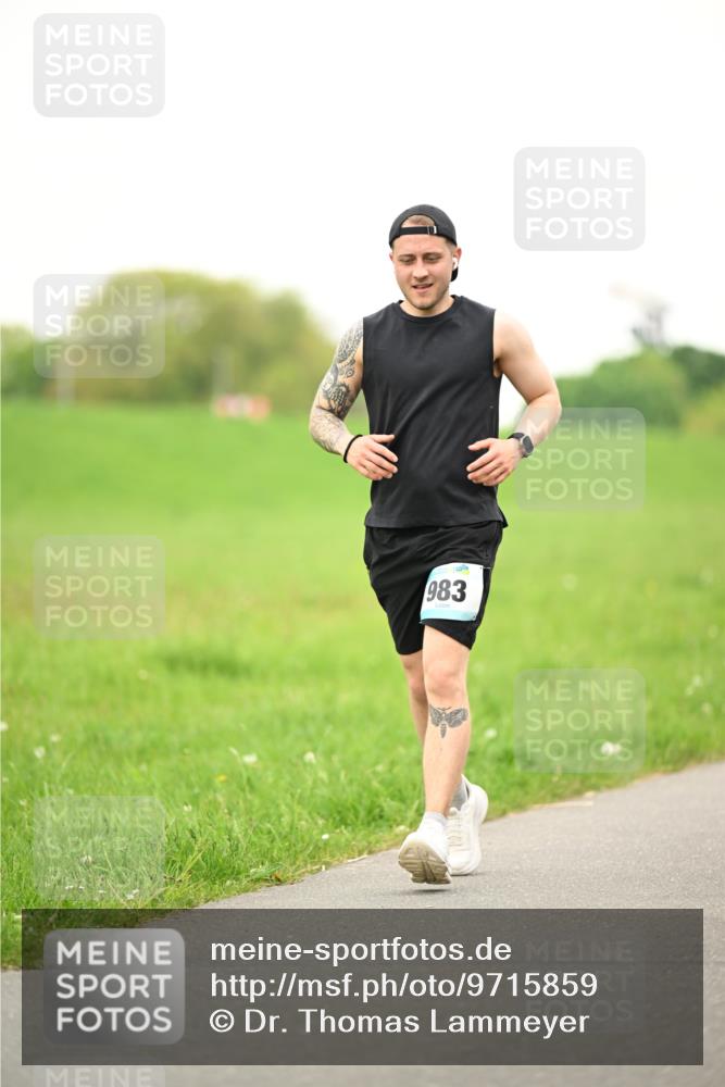 10.05.2026 - 8. Wedeler Halbmarathon Dr. Thomas Lammeyer http://msf.ph/oto/9715859 10.05.2026 12:30:07 Laufen 983 meine-sportfotos.de
