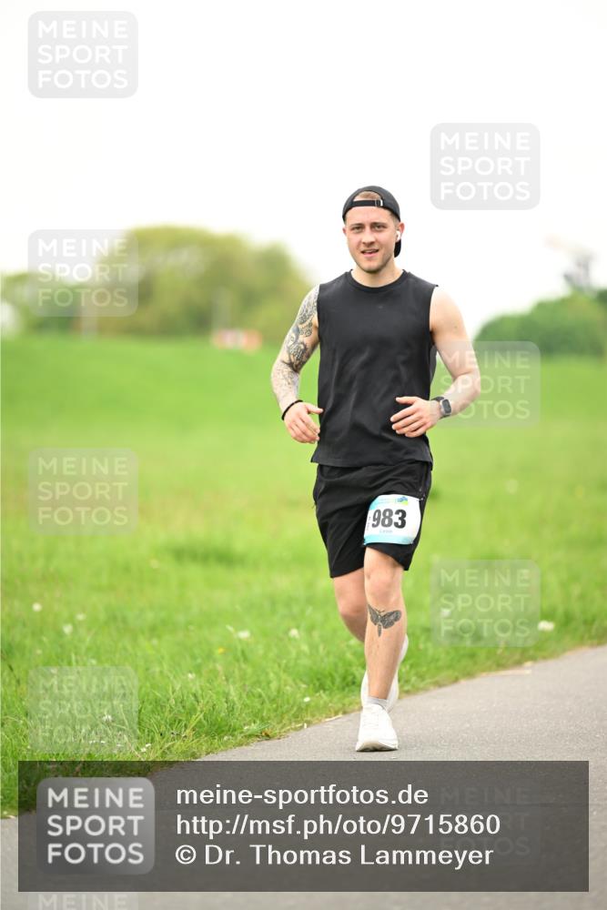 10.05.2026 - 8. Wedeler Halbmarathon Dr. Thomas Lammeyer http://msf.ph/oto/9715860 10.05.2026 12:30:07 Laufen 983 meine-sportfotos.de