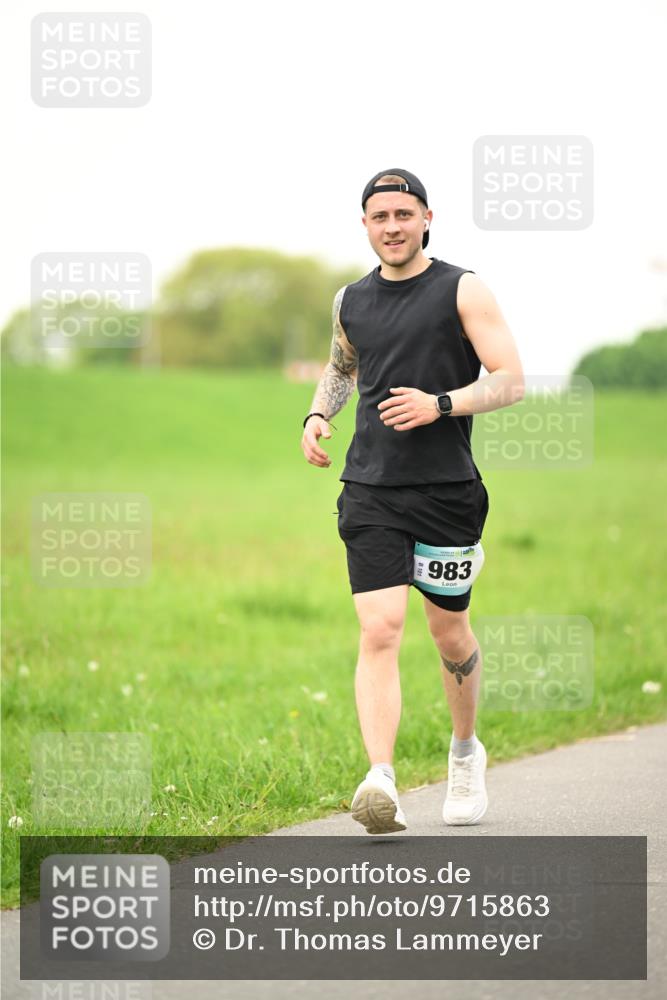 10.05.2026 - 8. Wedeler Halbmarathon Dr. Thomas Lammeyer http://msf.ph/oto/9715863 10.05.2026 12:30:07 Laufen 983 meine-sportfotos.de