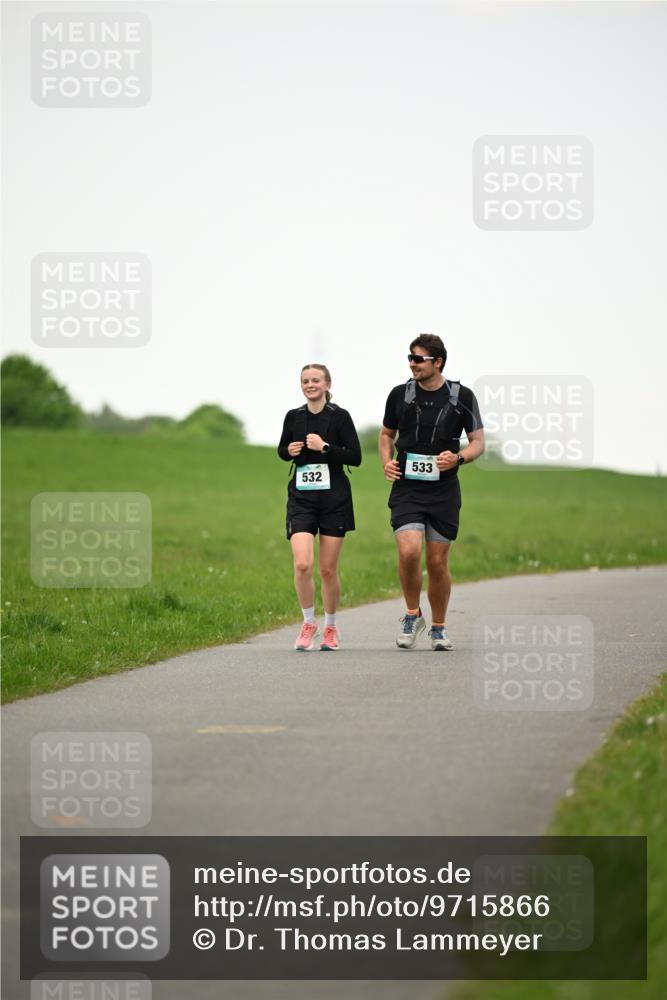 10.05.2026 - 8. Wedeler Halbmarathon Dr. Thomas Lammeyer http://msf.ph/oto/9715866 10.05.2026 12:30:18 Laufen 532, 533 meine-sportfotos.de
