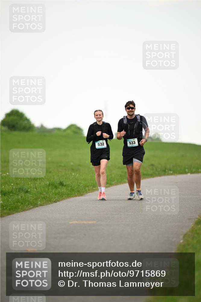 10.05.2026 - 8. Wedeler Halbmarathon Dr. Thomas Lammeyer http://msf.ph/oto/9715869 10.05.2026 12:30:18 Laufen 532, 533 meine-sportfotos.de
