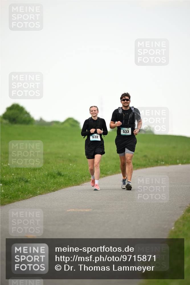 10.05.2026 - 8. Wedeler Halbmarathon Dr. Thomas Lammeyer http://msf.ph/oto/9715871 10.05.2026 12:30:18 Laufen 532, 533 meine-sportfotos.de