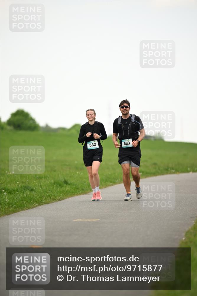 10.05.2026 - 8. Wedeler Halbmarathon Dr. Thomas Lammeyer http://msf.ph/oto/9715877 10.05.2026 12:30:19 Laufen 532, 533 meine-sportfotos.de