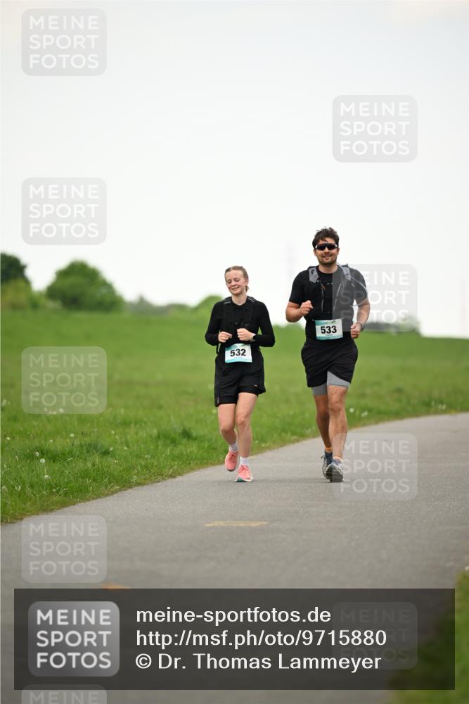 10.05.2026 - 8. Wedeler Halbmarathon Dr. Thomas Lammeyer http://msf.ph/oto/9715880 10.05.2026 12:30:19 Laufen 532, 533 meine-sportfotos.de