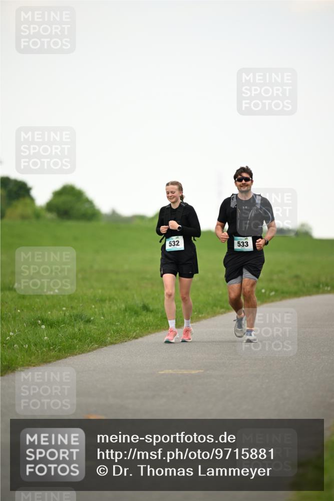 10.05.2026 - 8. Wedeler Halbmarathon Dr. Thomas Lammeyer http://msf.ph/oto/9715881 10.05.2026 12:30:19 Laufen 532, 533 meine-sportfotos.de