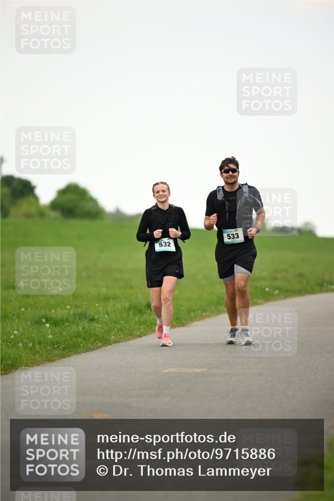 10.05.2026 - 8. Wedeler Halbmarathon Dr. Thomas Lammeyer http://msf.ph/oto/9715886 10.05.2026 12:30:20 Laufen 532, 533 meine-sportfotos.de