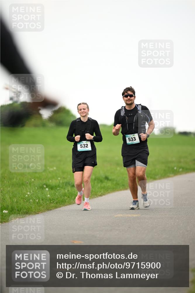 10.05.2026 - 8. Wedeler Halbmarathon Dr. Thomas Lammeyer http://msf.ph/oto/9715900 10.05.2026 12:30:21 Laufen 532, 533 meine-sportfotos.de