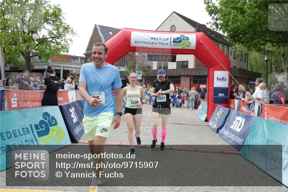 10.05.2026 - 8. Wedeler Halbmarathon Yannick Fuchs http://msf.ph/oto/9715907 10.05.2026 11:33:27 Ziel 86, 897, 960, 2226, 2227 meine-sportfotos.de
