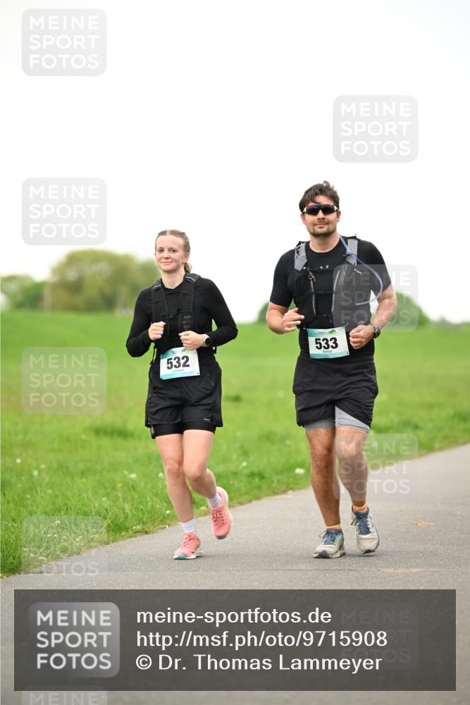 10.05.2026 - 8. Wedeler Halbmarathon Dr. Thomas Lammeyer http://msf.ph/oto/9715908 10.05.2026 12:30:26 Laufen 532, 533 meine-sportfotos.de