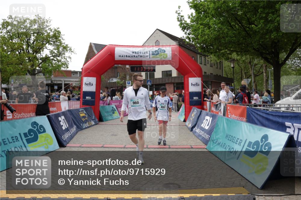 10.05.2026 - 8. Wedeler Halbmarathon Yannick Fuchs http://msf.ph/oto/9715929 10.05.2026 11:33:32 Ziel 897, 960 meine-sportfotos.de