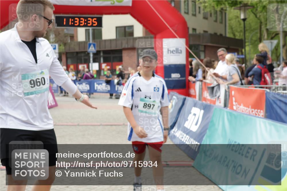 10.05.2026 - 8. Wedeler Halbmarathon Yannick Fuchs http://msf.ph/oto/9715934 10.05.2026 11:33:33 Ziel 897, 960, 1055 meine-sportfotos.de