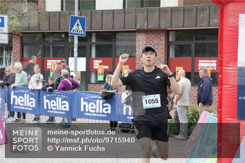 10.05.2026 - 8. Wedeler Halbmarathon Yannick Fuchs http://msf.ph/oto/9715940 10.05.2026 11:33:36 Ziel 1055 meine-sportfotos.de