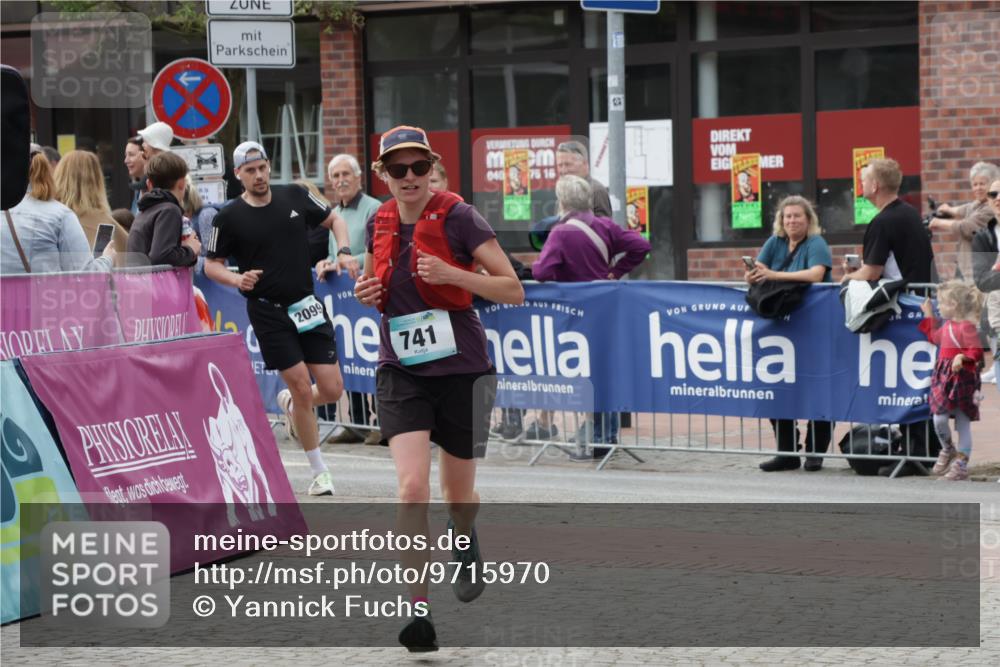 10.05.2026 - 8. Wedeler Halbmarathon Yannick Fuchs http://msf.ph/oto/9715970 10.05.2026 11:33:49 Ziel 141, 741, 2099 meine-sportfotos.de