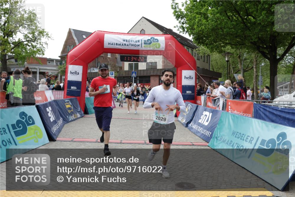 10.05.2026 - 8. Wedeler Halbmarathon Yannick Fuchs http://msf.ph/oto/9716022 10.05.2026 11:34:20 Ziel 179, 471, 645, 651, 876, 913, 2003, 2029, 2070 meine-sportfotos.de