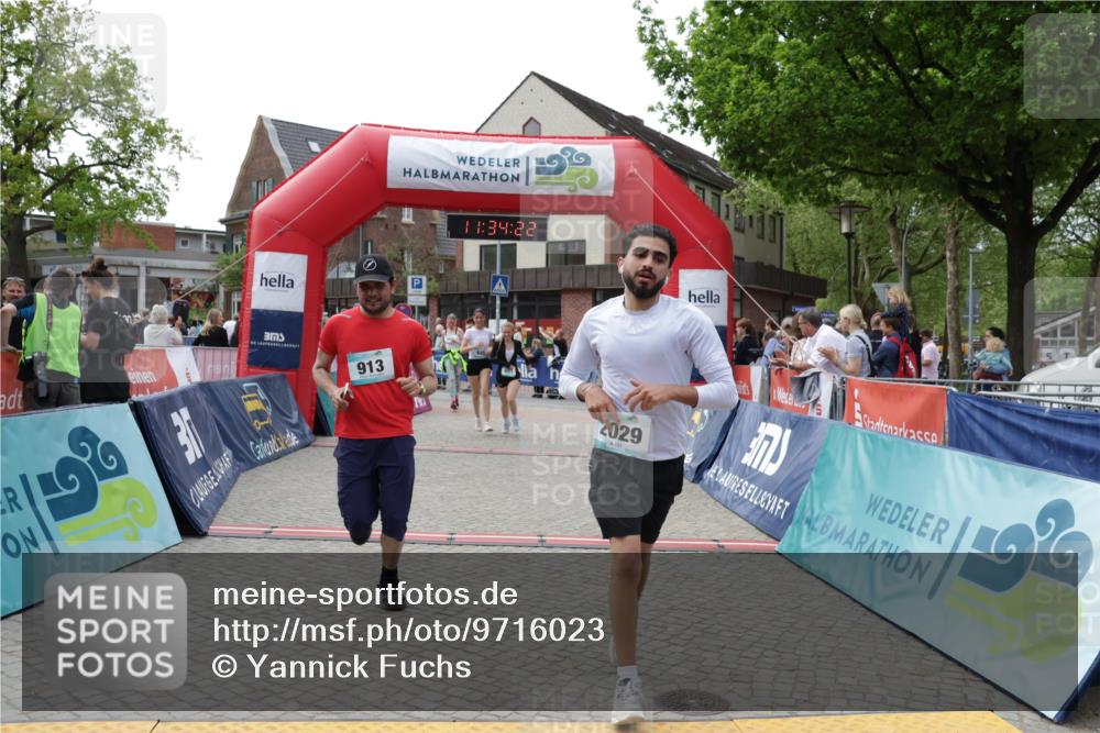 10.05.2026 - 8. Wedeler Halbmarathon Yannick Fuchs http://msf.ph/oto/9716023 10.05.2026 11:34:20 Ziel 179, 471, 645, 651, 876, 913, 2003, 2029, 2070 meine-sportfotos.de