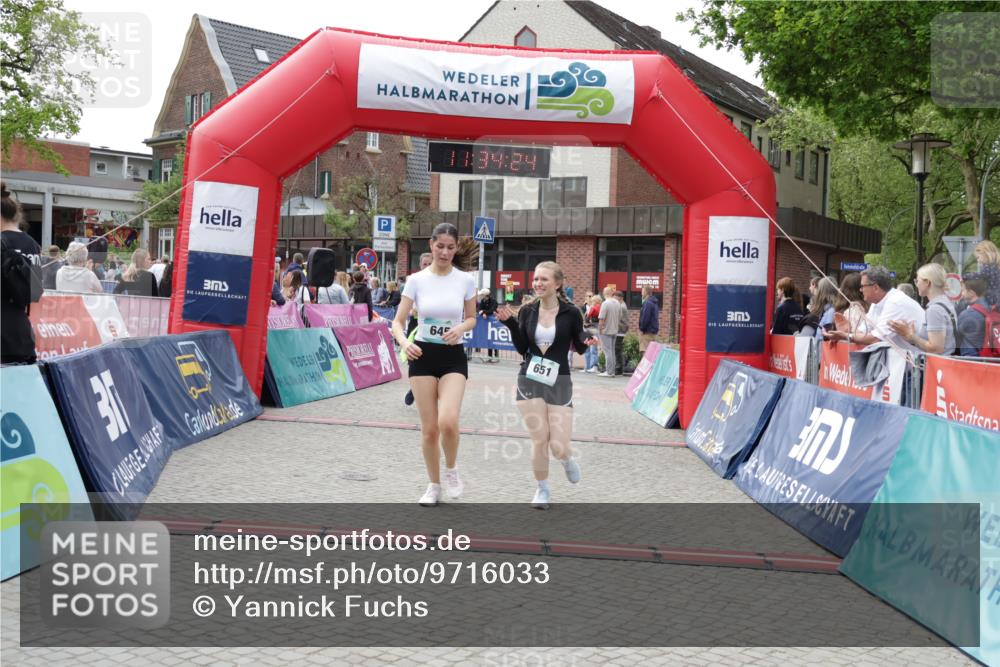 10.05.2026 - 8. Wedeler Halbmarathon Yannick Fuchs http://msf.ph/oto/9716033 10.05.2026 11:34:22 Ziel 179, 645, 651, 913, 2029, 2070 meine-sportfotos.de