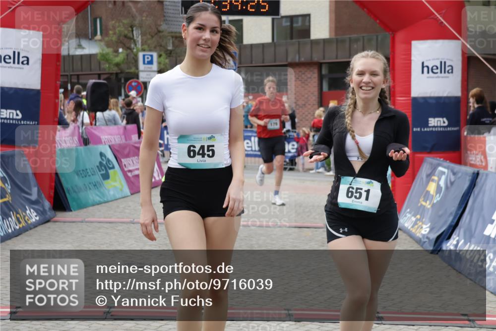 10.05.2026 - 8. Wedeler Halbmarathon Yannick Fuchs http://msf.ph/oto/9716039 10.05.2026 11:34:24 Ziel 179, 645, 651, 807, 913, 2029, 2070, 2162 meine-sportfotos.de