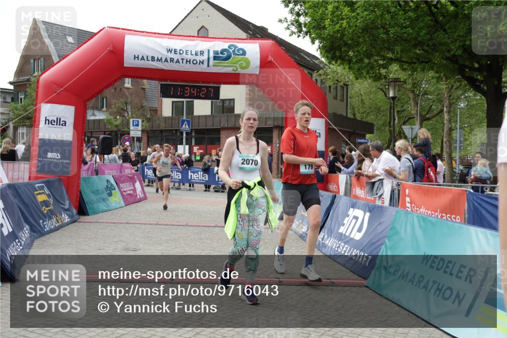 10.05.2026 - 8. Wedeler Halbmarathon Yannick Fuchs http://msf.ph/oto/9716043 10.05.2026 11:34:26 Ziel 179, 645, 651, 807, 992, 993, 2070, 2162 meine-sportfotos.de