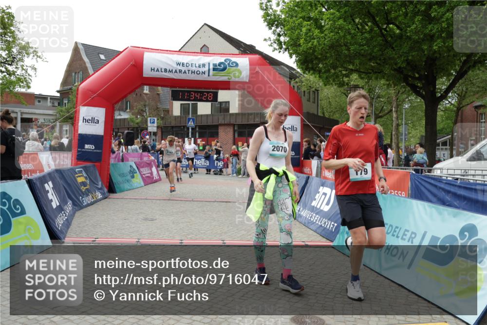 10.05.2026 - 8. Wedeler Halbmarathon Yannick Fuchs http://msf.ph/oto/9716047 10.05.2026 11:34:26 Ziel 179, 645, 651, 807, 992, 993, 2070, 2162 meine-sportfotos.de