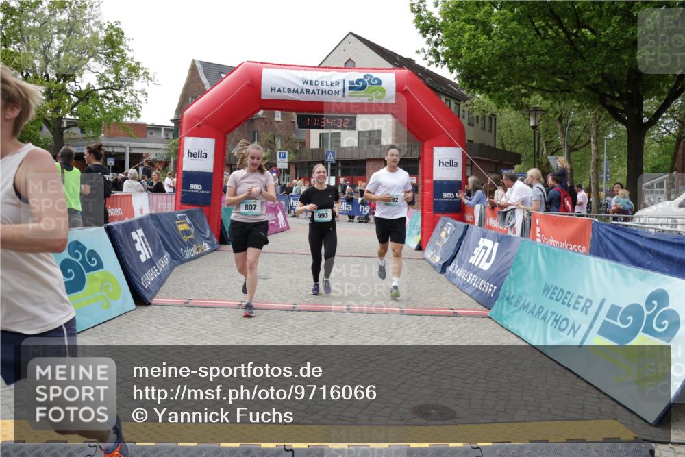 10.05.2026 - 8. Wedeler Halbmarathon Yannick Fuchs http://msf.ph/oto/9716066 10.05.2026 11:34:30 Ziel 179, 807, 992, 993, 2162 meine-sportfotos.de