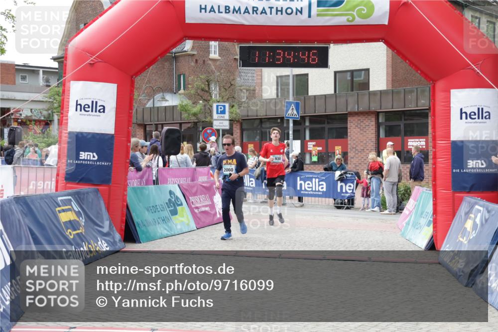 10.05.2026 - 8. Wedeler Halbmarathon Yannick Fuchs http://msf.ph/oto/9716099 10.05.2026 11:34:45 Ziel 930, 2060 meine-sportfotos.de