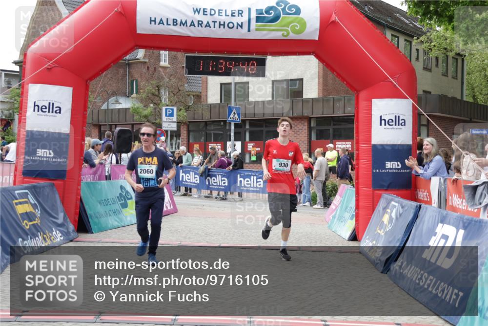 10.05.2026 - 8. Wedeler Halbmarathon Yannick Fuchs http://msf.ph/oto/9716105 10.05.2026 11:34:46 Ziel 930, 2060 meine-sportfotos.de