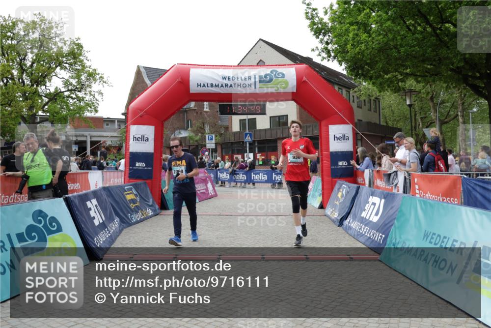 10.05.2026 - 8. Wedeler Halbmarathon Yannick Fuchs http://msf.ph/oto/9716111 10.05.2026 11:34:47 Ziel 930, 2060, 2065, 2098 meine-sportfotos.de