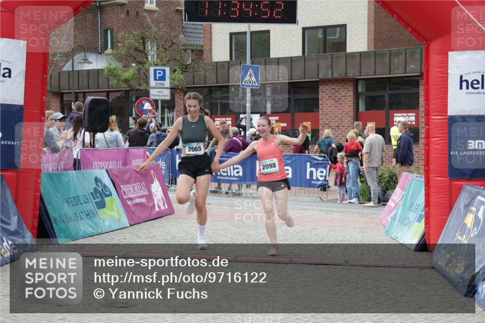 10.05.2026 - 8. Wedeler Halbmarathon Yannick Fuchs http://msf.ph/oto/9716122 10.05.2026 11:34:51 Ziel 930, 2060, 2065, 2098 meine-sportfotos.de