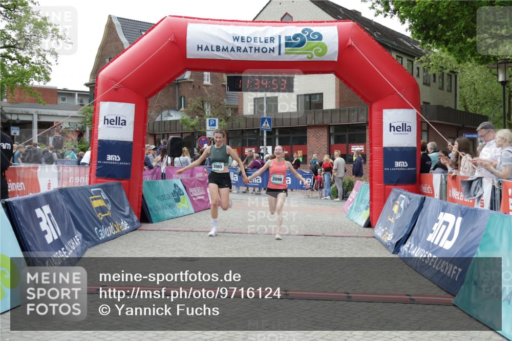 10.05.2026 - 8. Wedeler Halbmarathon Yannick Fuchs http://msf.ph/oto/9716124 10.05.2026 11:34:51 Ziel 930, 2060, 2065, 2098 meine-sportfotos.de