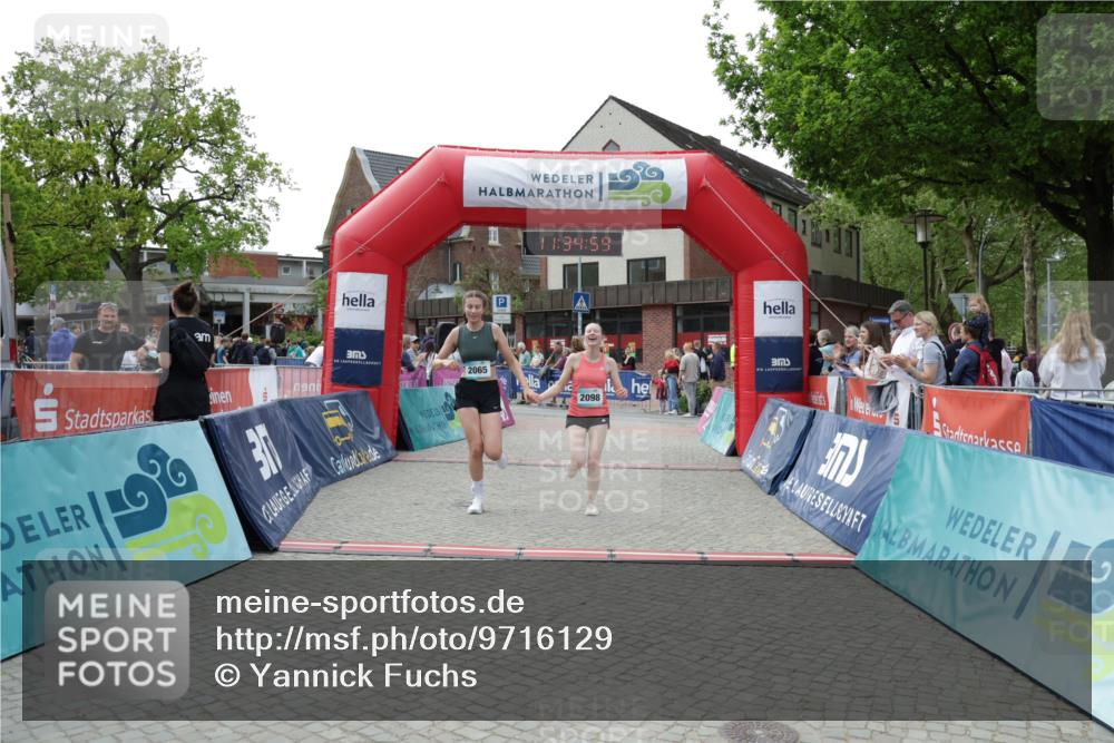 10.05.2026 - 8. Wedeler Halbmarathon Yannick Fuchs http://msf.ph/oto/9716129 10.05.2026 11:34:52 Ziel 930, 2065, 2098 meine-sportfotos.de