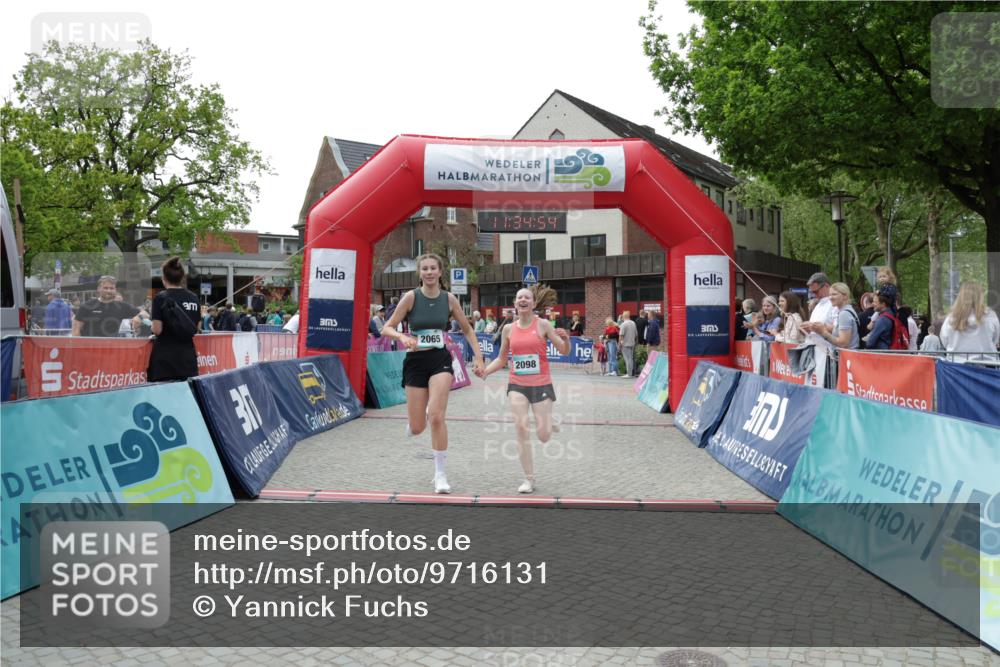 10.05.2026 - 8. Wedeler Halbmarathon Yannick Fuchs http://msf.ph/oto/9716131 10.05.2026 11:34:52 Ziel 930, 2065, 2098 meine-sportfotos.de