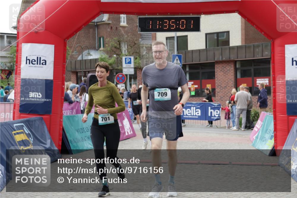 10.05.2026 - 8. Wedeler Halbmarathon Yannick Fuchs http://msf.ph/oto/9716156 10.05.2026 11:34:59 Ziel 440, 673, 701, 709, 814, 846, 847 meine-sportfotos.de