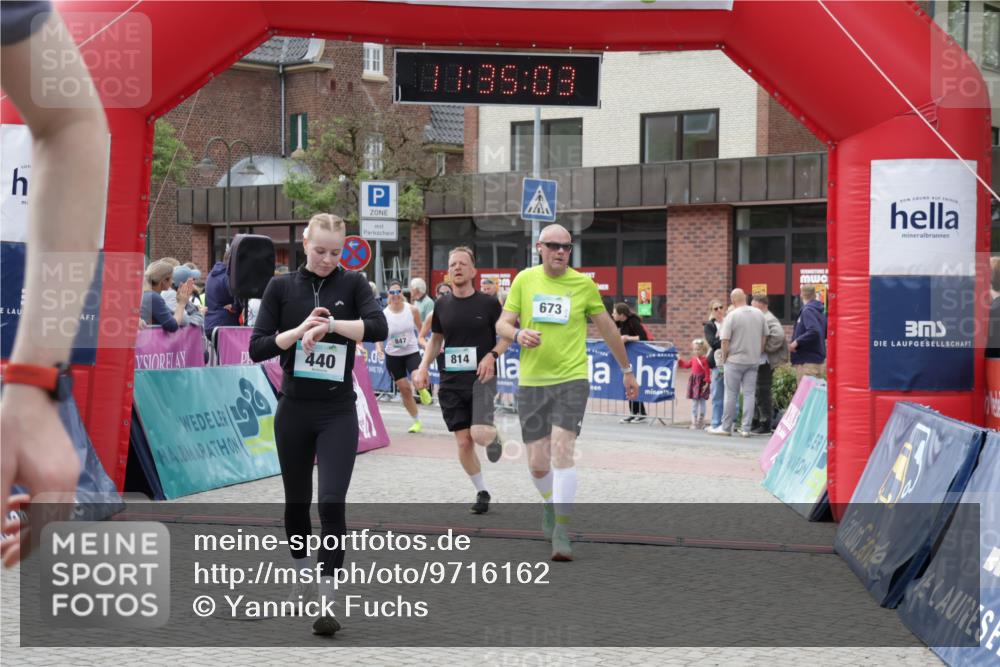 10.05.2026 - 8. Wedeler Halbmarathon Yannick Fuchs http://msf.ph/oto/9716162 10.05.2026 11:35:01 Ziel 414, 440, 673, 701, 709, 814, 846, 847 meine-sportfotos.de