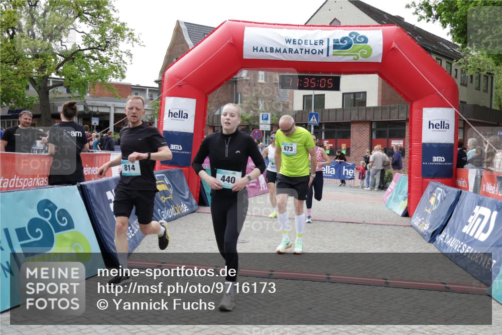 10.05.2026 - 8. Wedeler Halbmarathon Yannick Fuchs http://msf.ph/oto/9716173 10.05.2026 11:35:03 Ziel 414, 440, 673, 701, 709, 814, 846, 847 meine-sportfotos.de